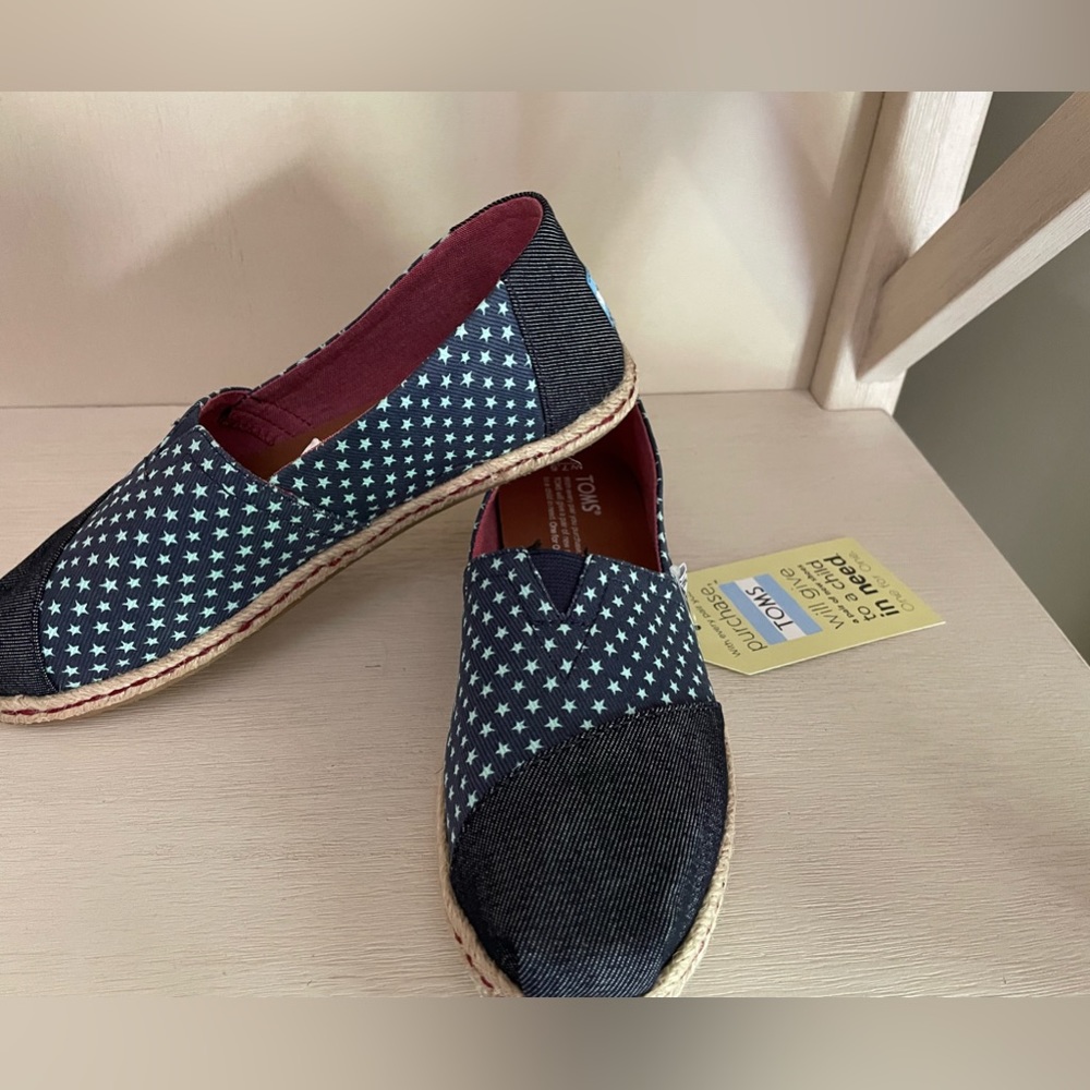 NWT Toms Navy Denim Stars Rope Sole